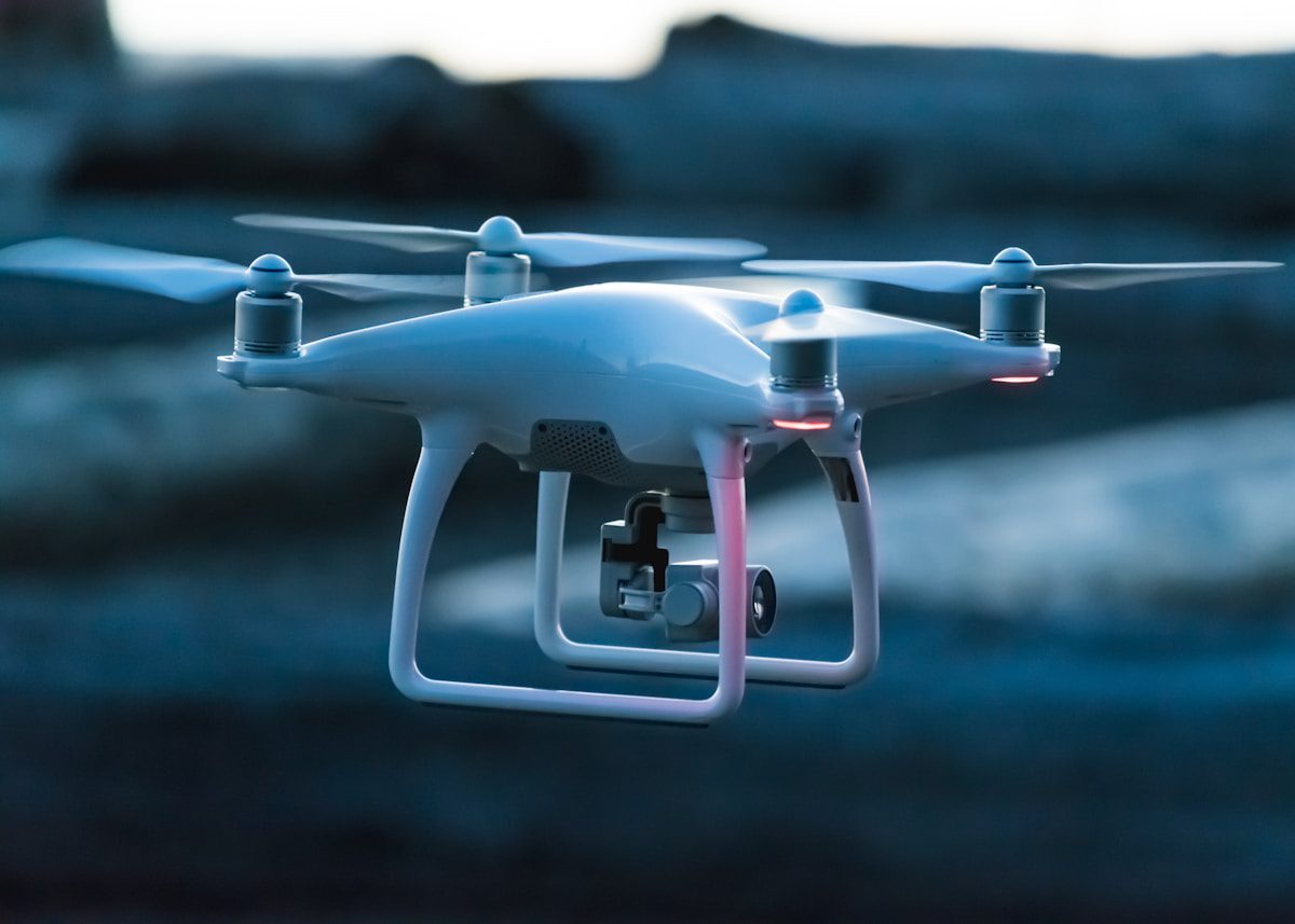 Drone de monitoramento remoto em operação